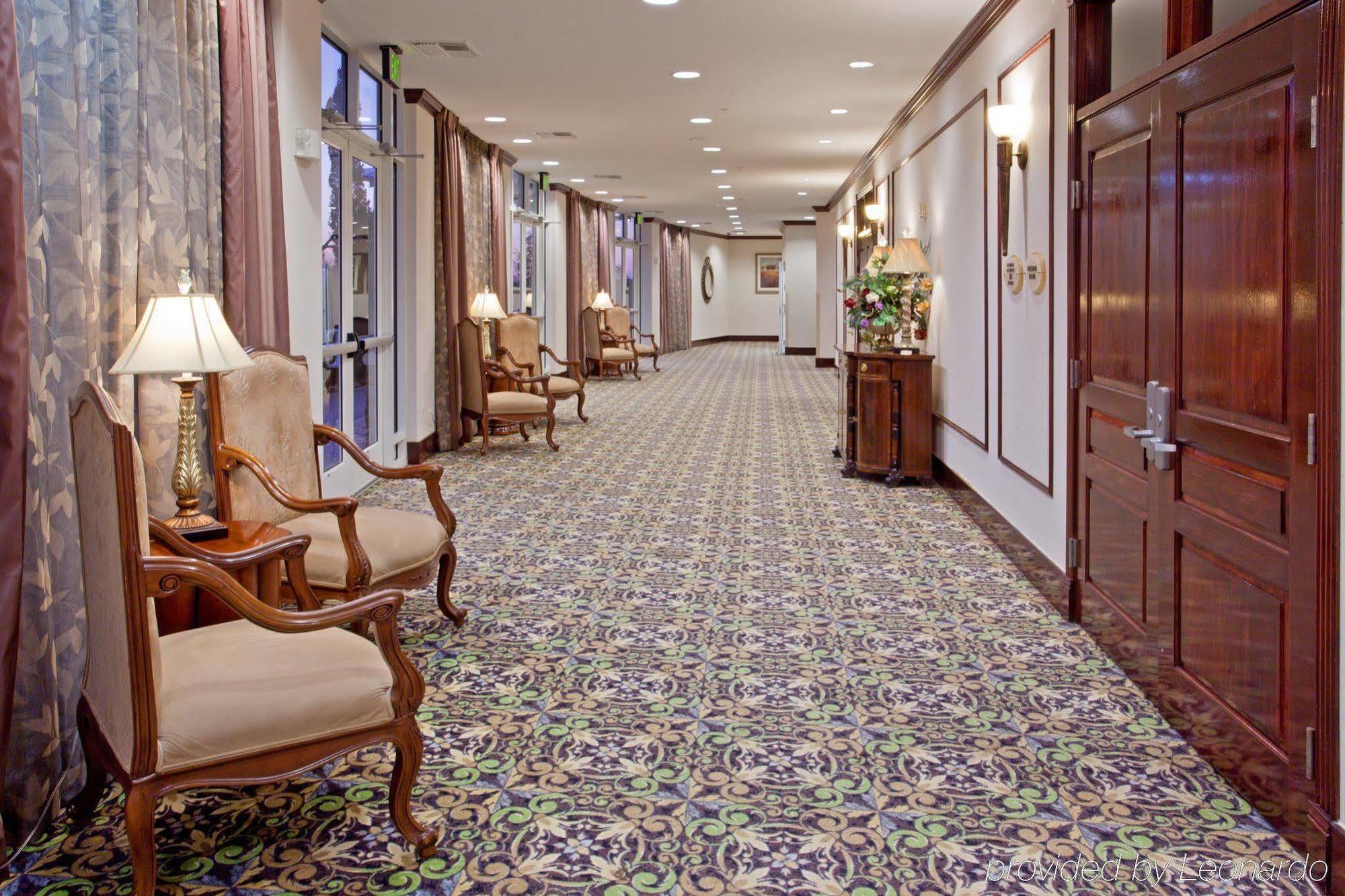 Holiday Inn & Suites College Station-Aggieland By Ihg Ngoại thất bức ảnh